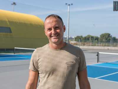 Ma perch� questo gioco piace cos� tanto? �� molto pi� facile del tennis: per praticarlo non si hanno bisogno di lezioni particolari o di grande allenamento�, ci spiega il 42enne Giancarlo Dellino, responsabile dell�Olimpic Center 